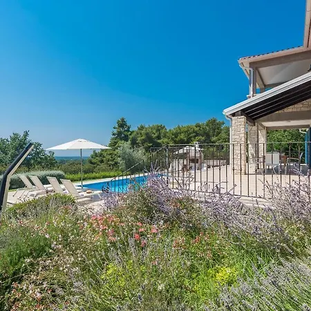 Sterpazzi - Near Porec With Sea View, Private Jacuzzi, Sauna And Pool