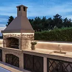 Sterpazzi Near Porec With Heated Private Pool, Sea View, Jacuzzi And Sauna Vila