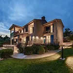 Sterpazzi Near Porec With Heated Private Pool, Sea View, Jacuzzi And Sauna Vila *