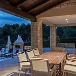 Sterpazzi Near Porec With Heated Private Pool, Sea View, Jacuzzi And Sauna * Višnjan