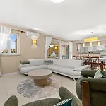 Sterpazzi Near Porec With Heated Private Pool, Sea View, Jacuzzi And Sauna Višnjan