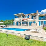 Sterpazzi Near Porec With Heated Private Pool, Sea View, Jacuzzi And Sauna Vila *
