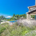 Sterpazzi Near Porec With Heated Private Pool, Sea View, Jacuzzi And Sauna Vila Višnjan