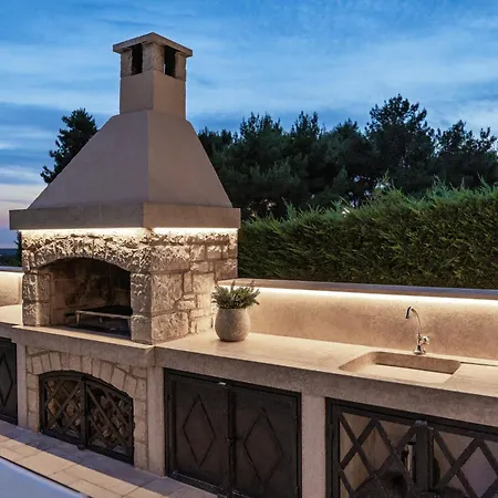 Sterpazzi Near Porec With Heated Private Pool, Sea View, Jacuzzi And Sauna Вилла