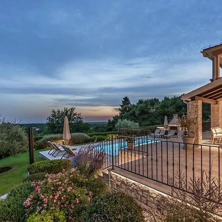 Sterpazzi Near Porec With Heated Private Pool, Sea View, Jacuzzi And Sauna *