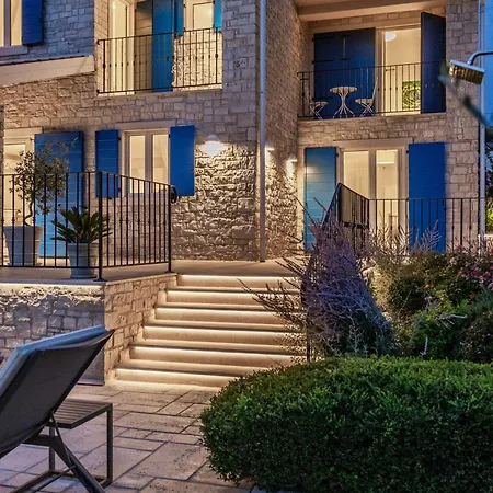Sterpazzi Near Porec With Heated Private Pool, Sea View, Jacuzzi And Sauna Вишнян