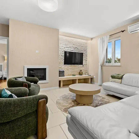 Sterpazzi Near Porec With Heated Private Pool, Sea View, Jacuzzi And Sauna Вилла Вишнян