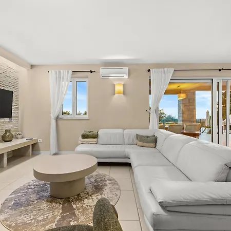 Вилла Sterpazzi Near Porec With Heated Private Pool, Sea View, Jacuzzi And Sauna