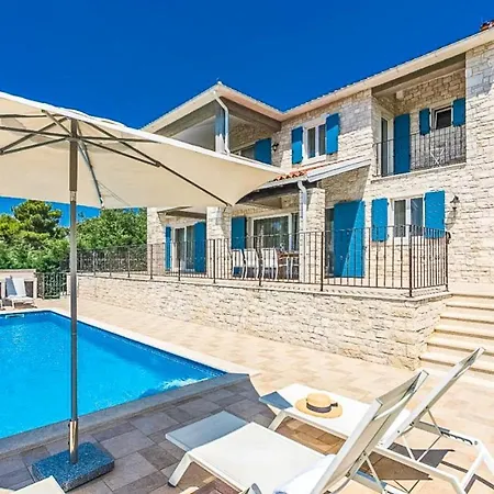 Sterpazzi Near Porec With Heated Private Pool, Sea View, Jacuzzi And Sauna Вилла Вишнян