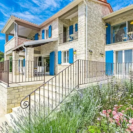Вилла Sterpazzi Near Porec With Heated Private Pool, Sea View, Jacuzzi And Sauna