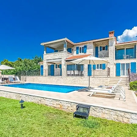 Sterpazzi Near Porec With Heated Private Pool, Sea View, Jacuzzi And Sauna Вилла *