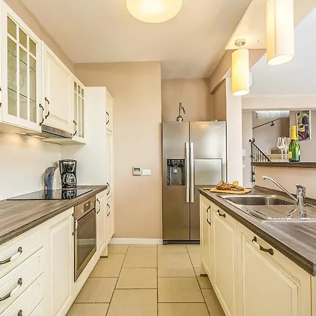 Sterpazzi Near Porec With Heated Private Pool, Sea View, Jacuzzi And Sauna * Višnjan