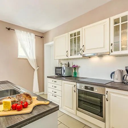 Sterpazzi Near Porec With Heated Private Pool, Sea View, Jacuzzi And Sauna *