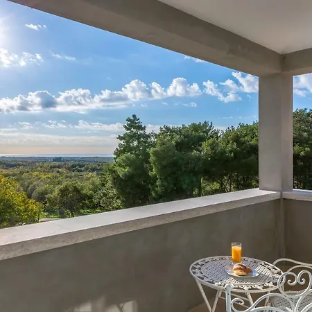 Villa Sterpazzi - Near Porec With Sea View, Private Jacuzzi, Sauna And Pool Visnjan