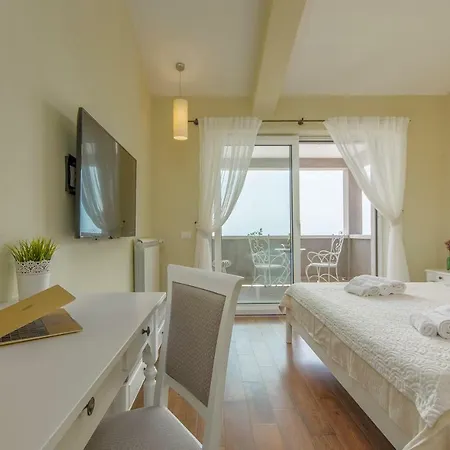 Sterpazzi Near Porec With Heated Private Pool, Sea View, Jacuzzi And Sauna * Вишнян