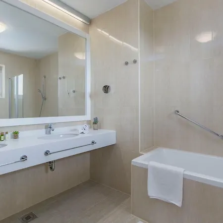 Villa Sterpazzi - Near Porec With Sea View, Private Jacuzzi, Sauna And Pool