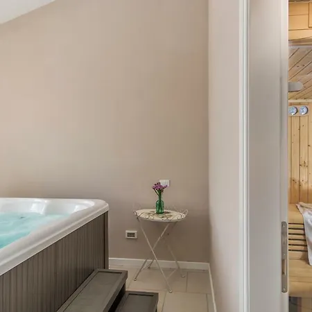 Villa Sterpazzi - Near Porec With Sea View, Private Jacuzzi, Sauna And Pool Visnjan