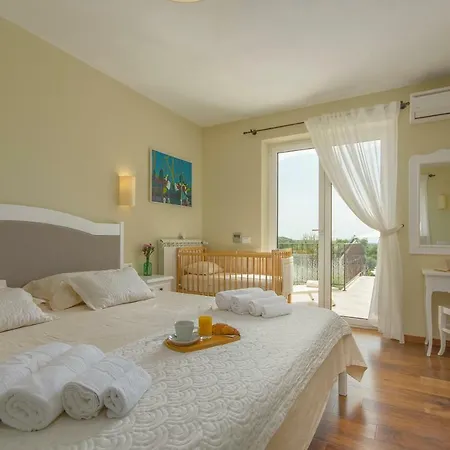 Sterpazzi Near Porec With Heated Private Pool, Sea View, Jacuzzi And Sauna * Вишнян